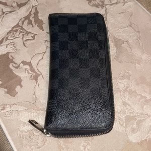 Authentic Louis Vuitton Damier zippy wallet